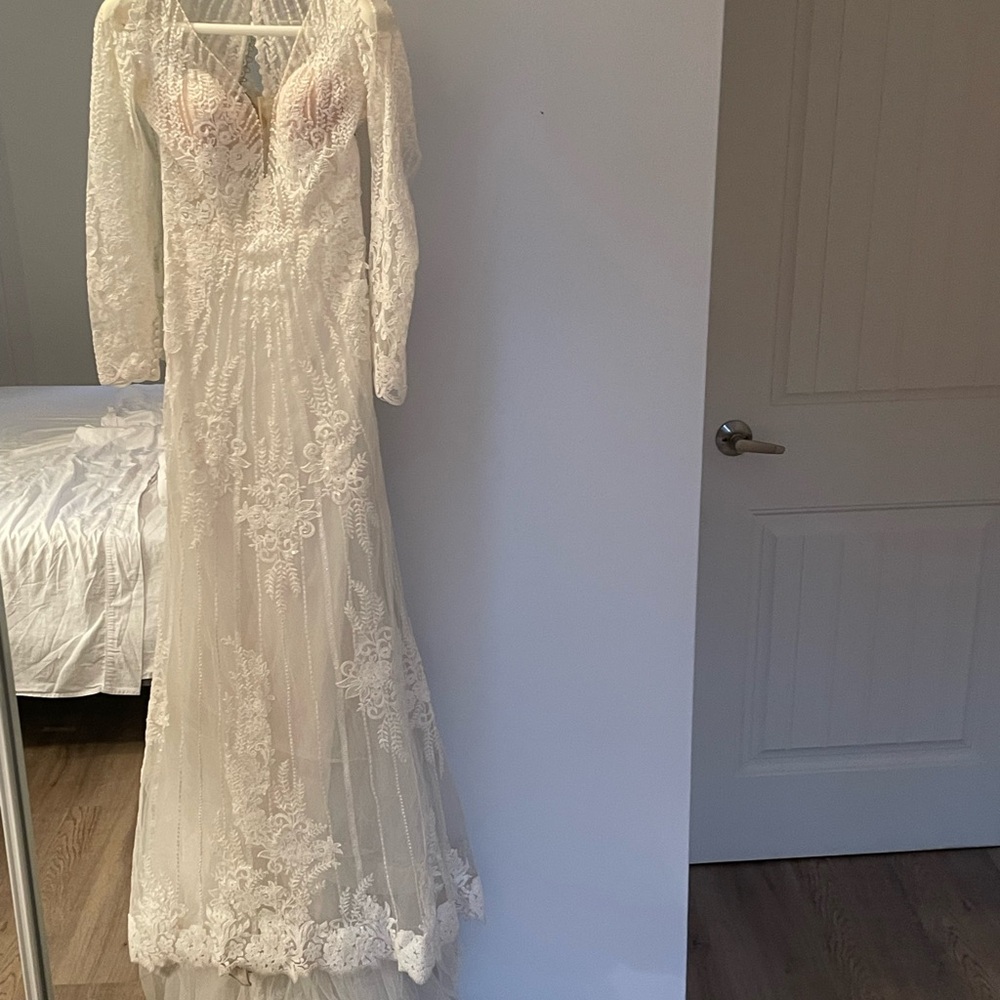 Wedding dress embroidered with thread,beads off white and crystal . - Picture 4 of 7